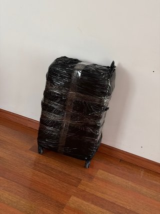 Maleta negra con ruedas