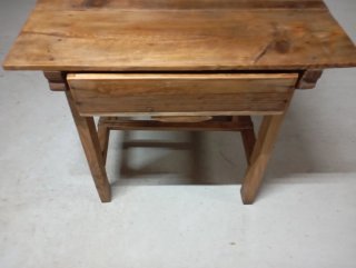 Antigua mesa de cocina madera maciza con cajón