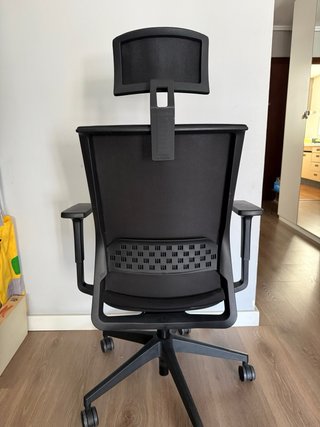 Silla ergonómica Actiu con reposacabezas