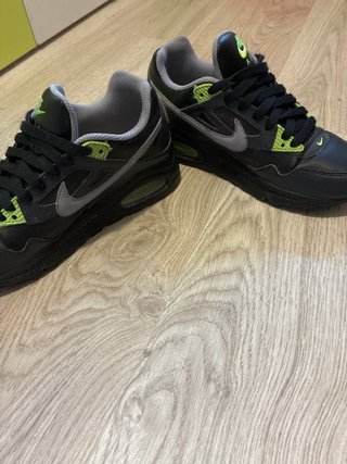 Zapatillas Nike Air Negro y Verde