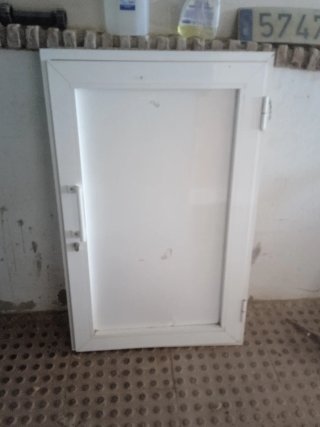 Puerta aluminio 70x110