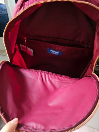 Mochila Adidas Borgoña con Logo Suede