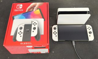 Nintendo Switch OLED Bianca