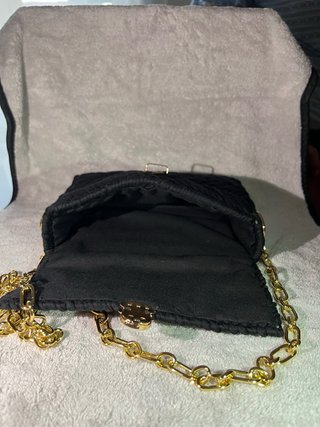 Borsa pochette fatta a mano nera con catena oro