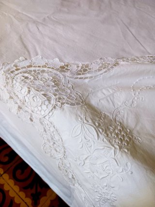 Lenzuolo vintage ricamato