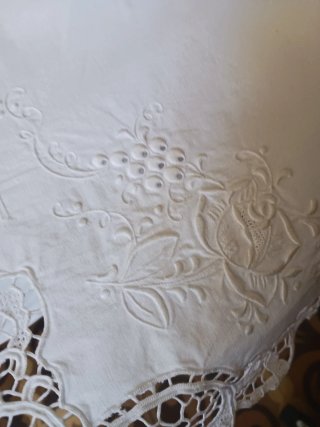 Lenzuolo vintage ricamato