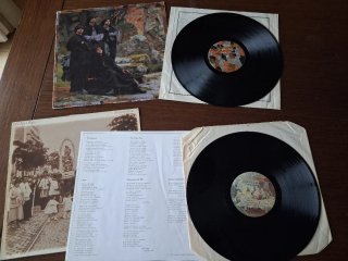 Lote 2 Vinilos Golpes Bajos