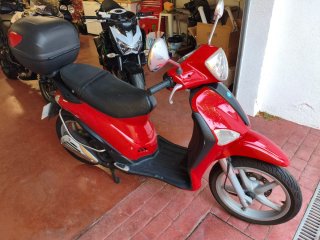Piaggio Liberty 125 Scooter Roja