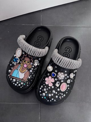 Zuecos Cross personalizados con pedrería