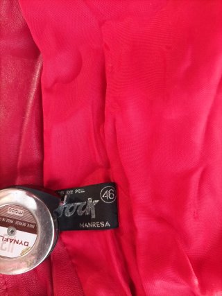 Cazadora de piel roja