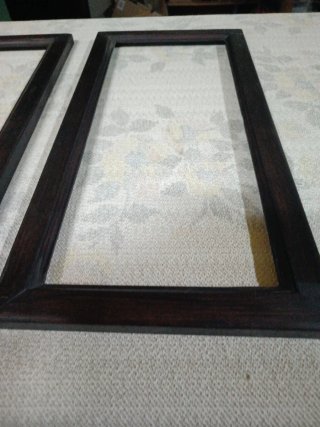 Marcos de madera oscuros