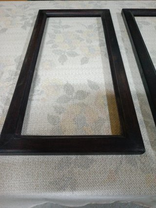 Marcos de madera oscuros