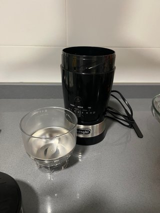 Molinillo de café Delonghi negro