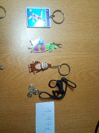 Llaveros y collar (Se puede negociar)