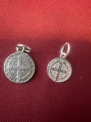 Colgantes San Benito Plata 1.5 y 1 cm
