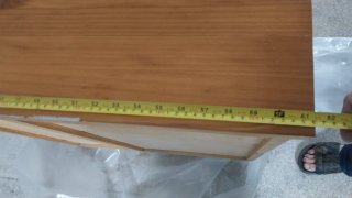 Escritorio de madera con cajones