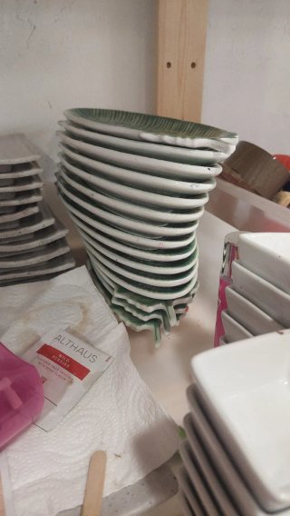 Plato decorativo hoja verde cerámica x13