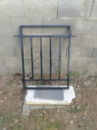 Reja de hierro forjado decorativa 64x85