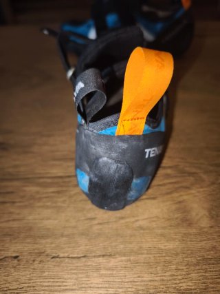Pies de Gato Tenaya Tanta azules.