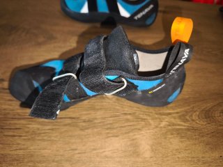 Pies de Gato Tenaya Tanta azules.