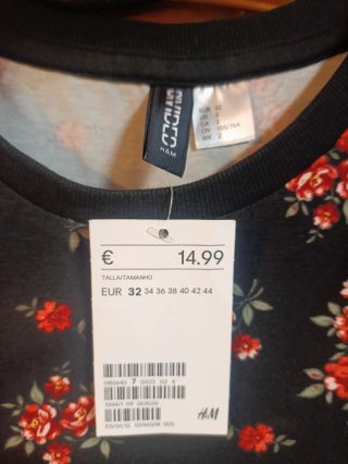 Vestido negro estampado flores rojas