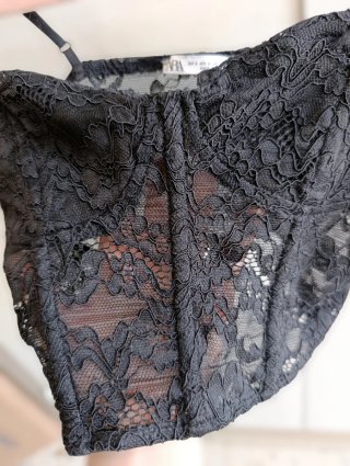 Top Corsé Negro Encaje Zara
