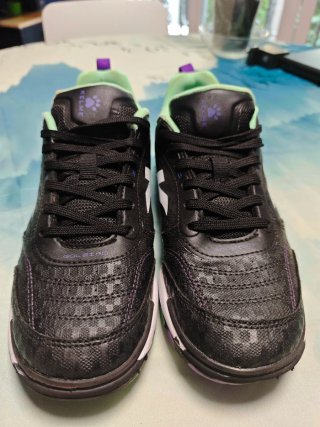 Botines de fútbol sala Kelme negros y verdes