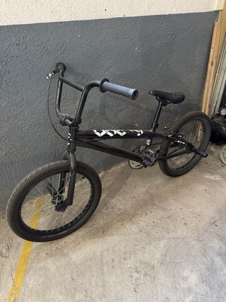Bicicleta BMX Negra