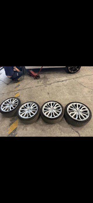 Llanta Golf .7 . 235/35. ZR 19