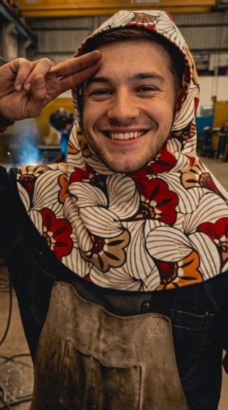 Capucha de soldador con estampado floral