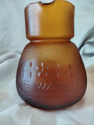 Caraffa vintage in vetro ambrato