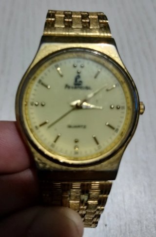 Reloj Potencias Dorado