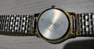 Reloj Potencias Dorado