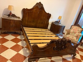 Mueble de dormitorio con espejo