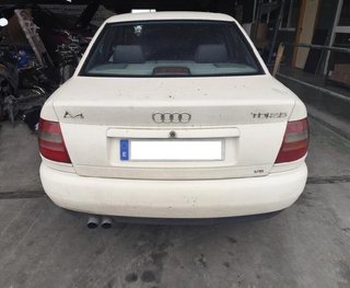 4441136r faro der audi a4 - 2.5 tdi mt (150 221092