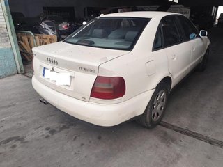 4441136r faro der audi a4 - 2.5 tdi mt (150 221092