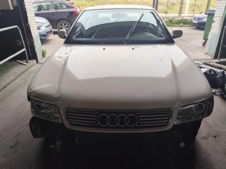 4441136r faro der audi a4 - 2.5 tdi mt (150 221092