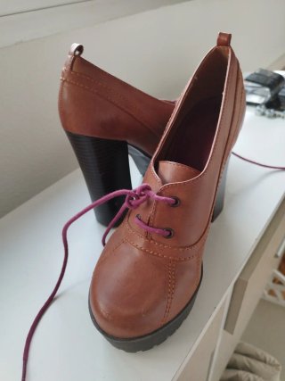 Zapatos de cuero marrones con cordones Nuevo
