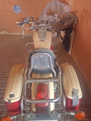 Moto Cruiser Beige y Roja