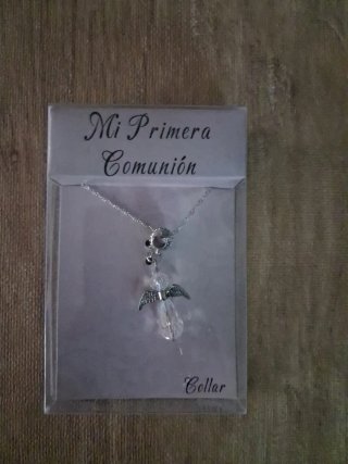 Expositor Mi Primera Comunión con collares