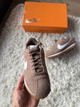 Nike Cortez Marrones y Blancas