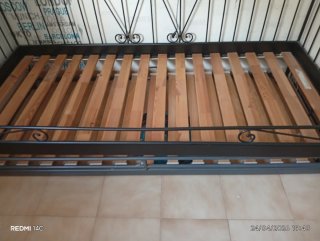 Sofá cama doble de metal