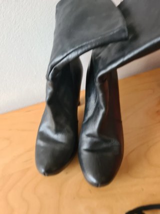 Botines, botín , botas de piel negras con tacón