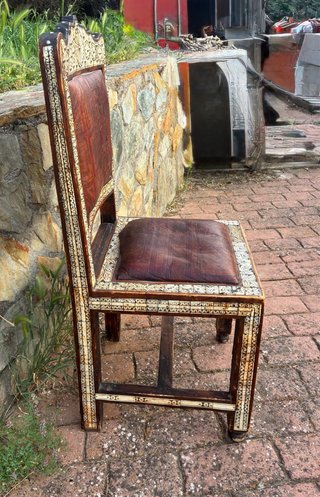 Silla árabe madera y hueso espectacular.