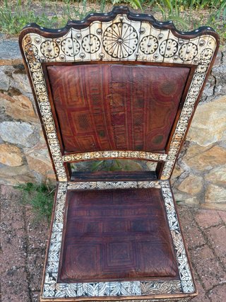 Silla árabe madera y hueso espectacular.