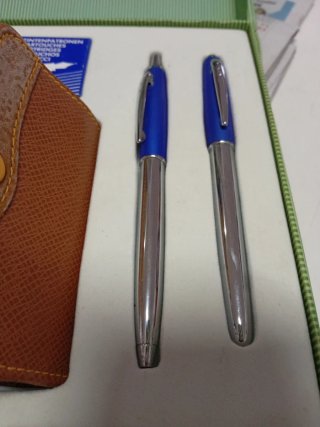Juego de agenda, llavero y bolígrafos