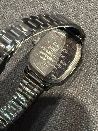 Reloj Casio Cuadrado Rojo y negro