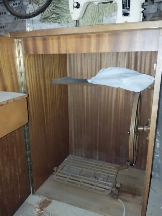 Máquina de coser Singer blanca