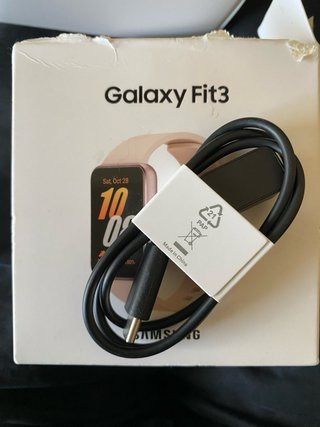 Reloj inteligente rosa sin usar