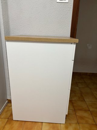 Cajonera blanca y madera